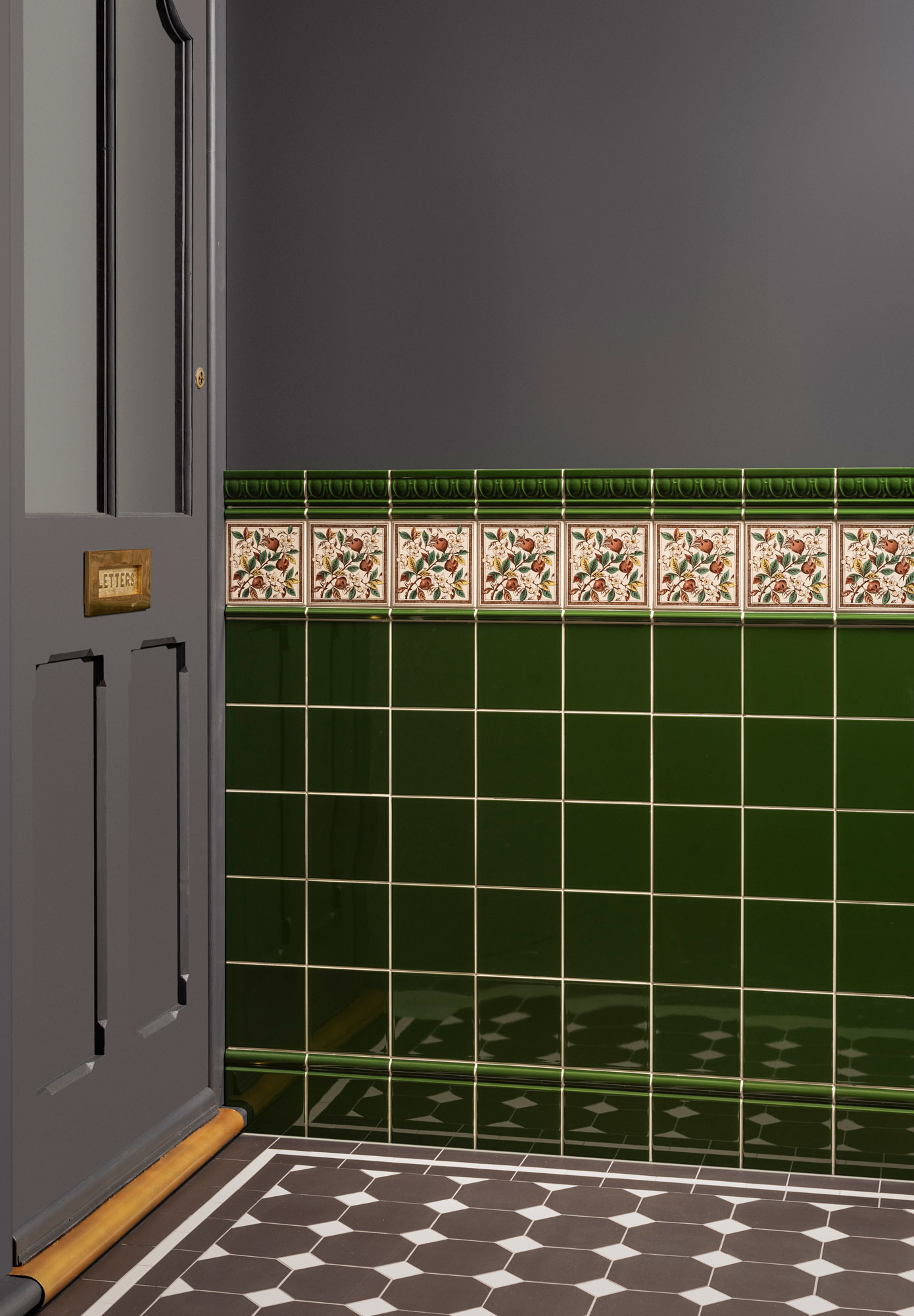 T-5510-AW-EDGR-WT-6X6-GLS-room