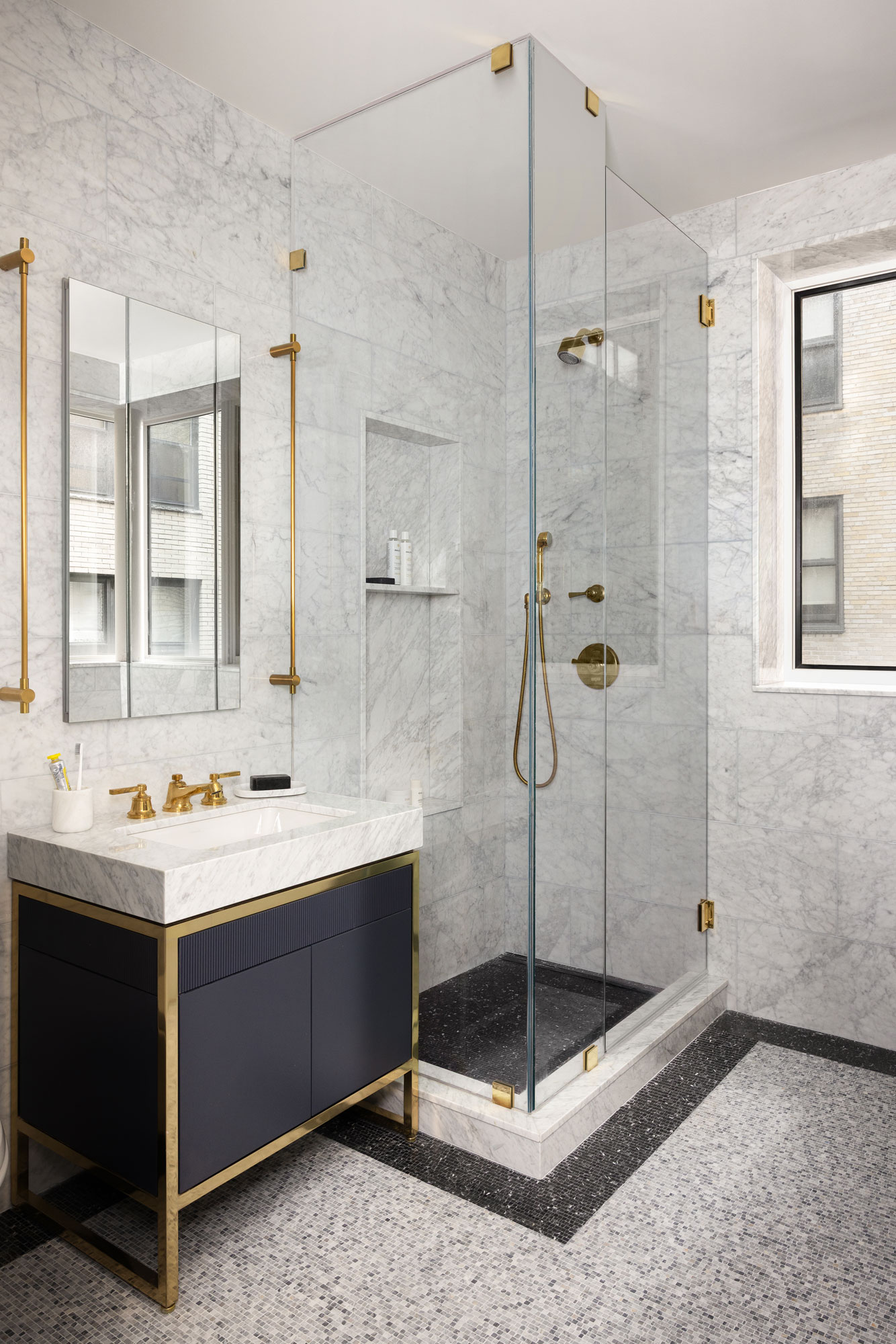 T-279219-WHM-STY-FT-12X24-POL-room01