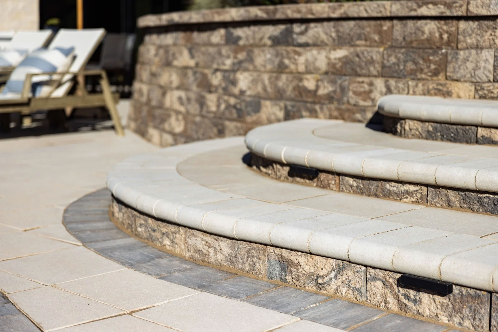grand-crest-bullnose-pavers 4
