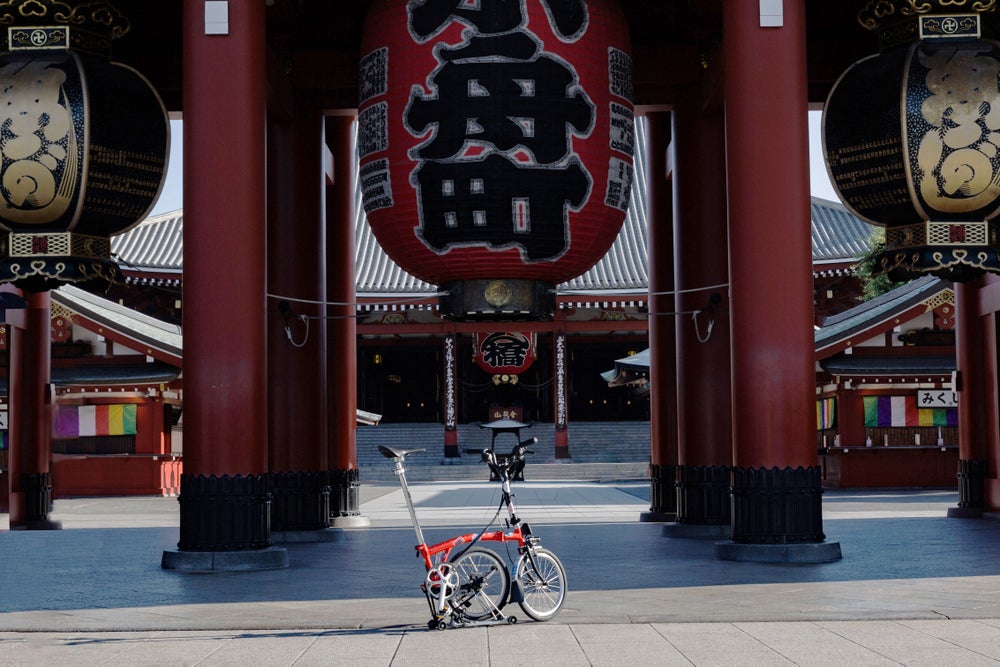 The One Millionth Brompton in front of the Senso-ji in Asakusa
