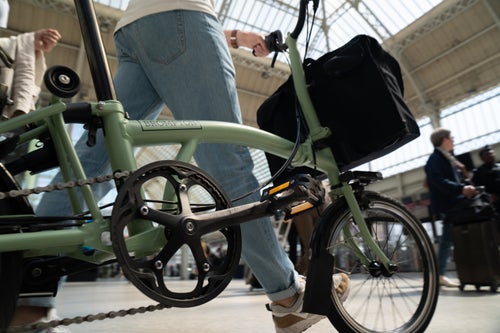 close up of brompton c line in matcha green