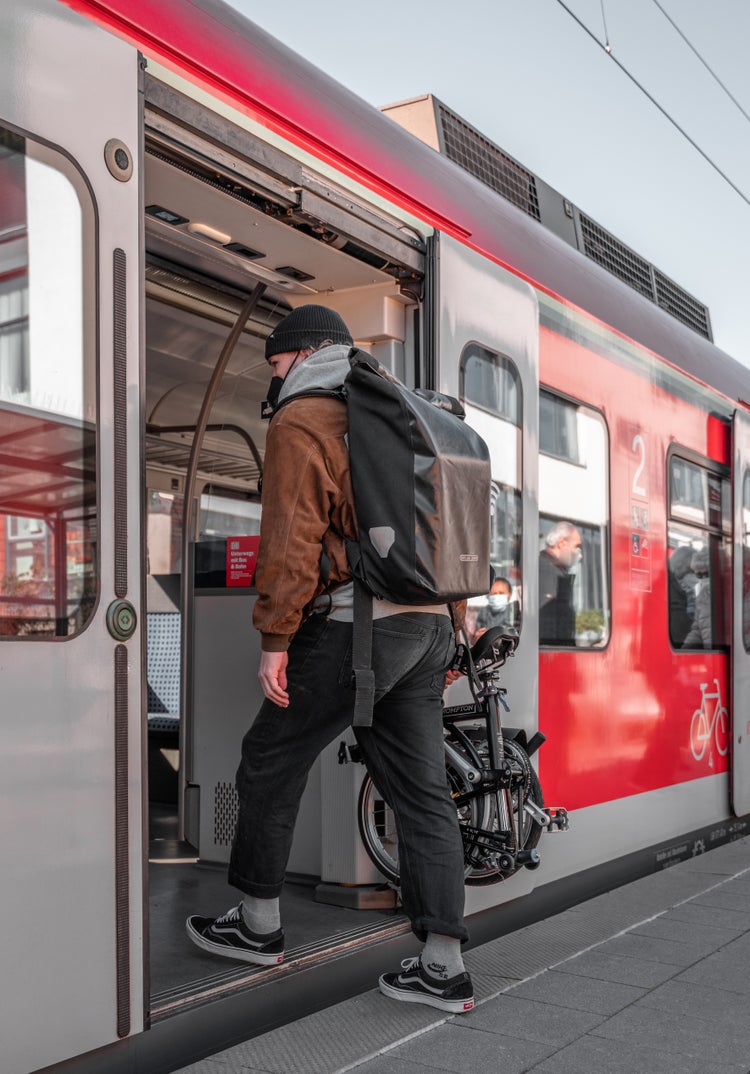 person taking their brompton onto the Deutschbahn