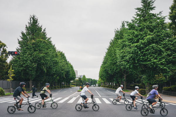 Try Bromptonライドプログラムで試乗をしている人々