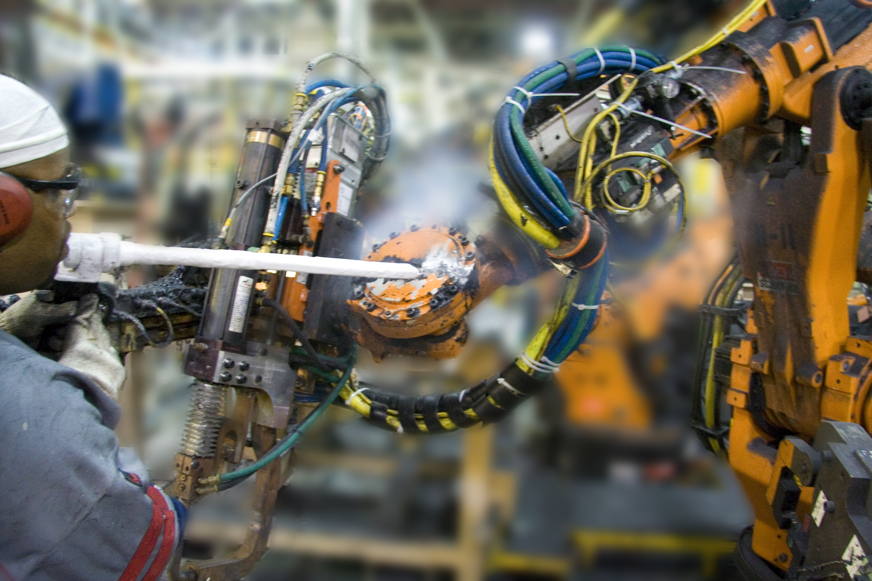 Limpeza criogénica em robô industrial para manutenção e remoção de contaminantes