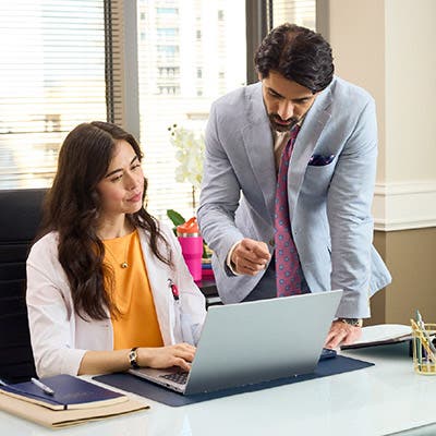 A FRM consulting a provider in front of a computer