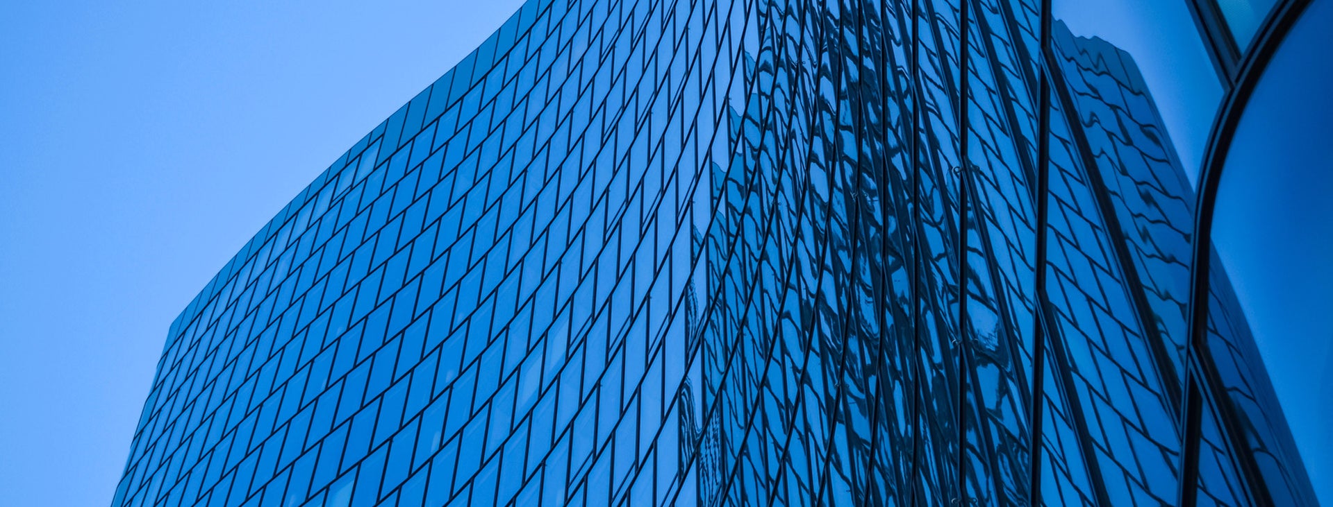 Curved_Wave_Glass_Building_P_1085_PPT.jpg
