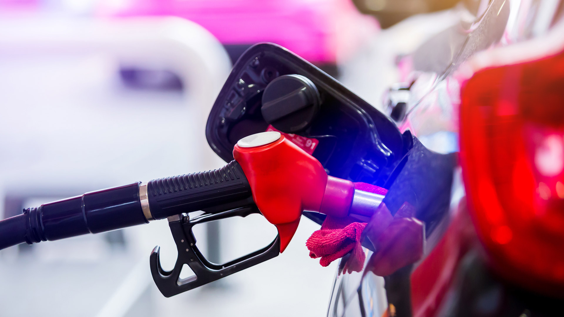 Red_Pump_Refilling_At_Gas_Station_S_2308_PPT.jpg