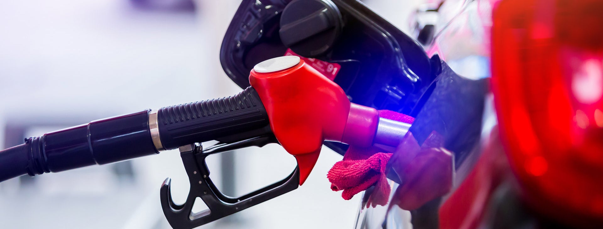 Red_Pump_Refilling_At_Gas_Station_S_2308_PPT.jpg