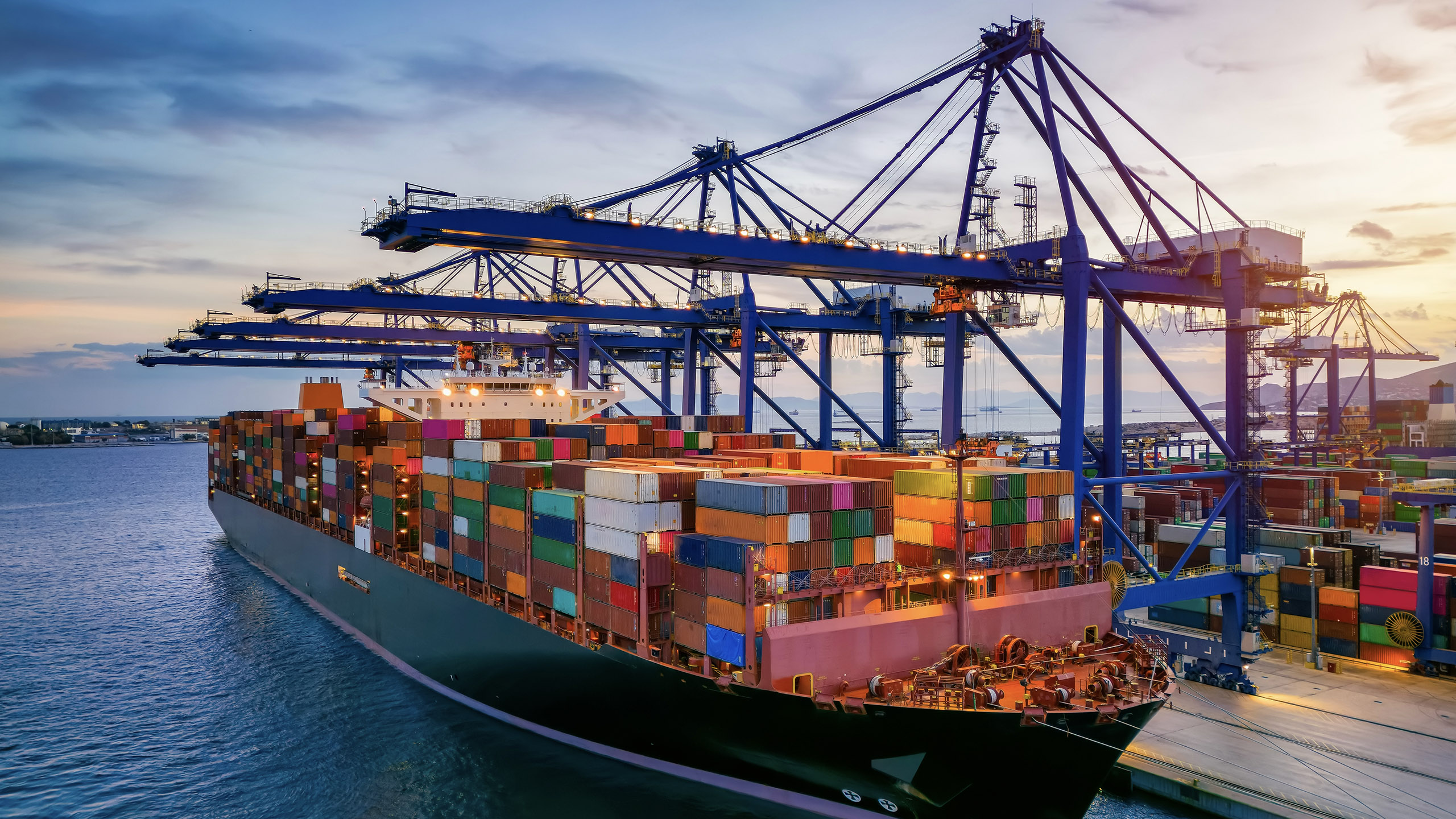 Large container cargo ship_PPT.jpg