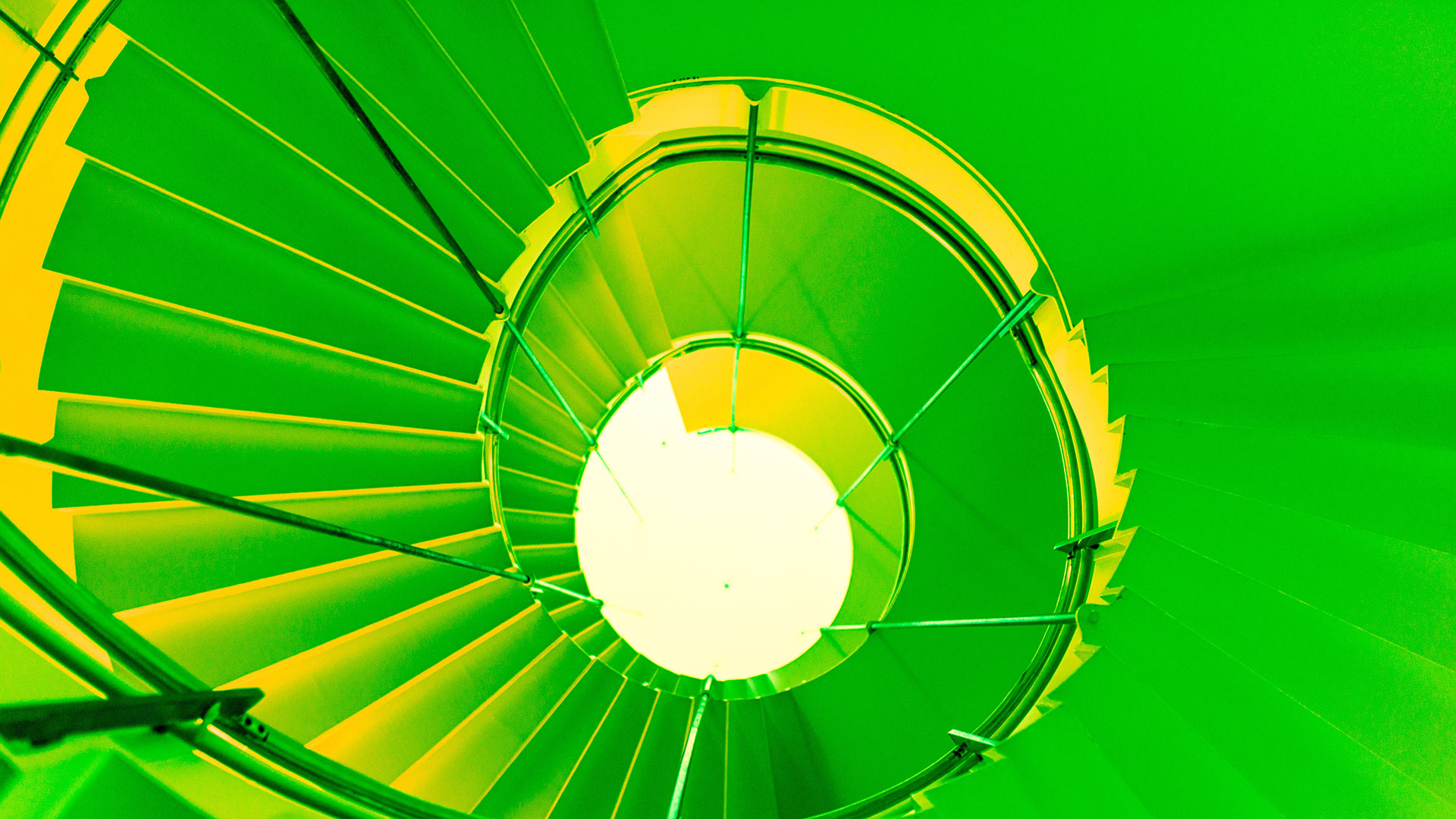 Green_spiral_staircase_PPT.jpg